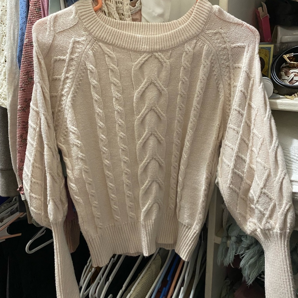 Tahari sweater cream color cropped with elastic waist very soft